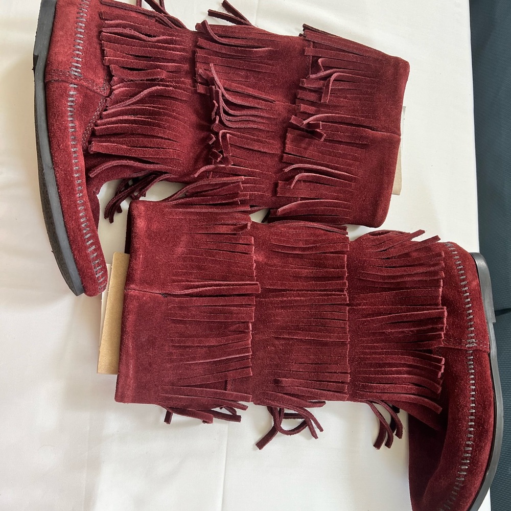 NWOT Minnetonka Suede Fringe Boots